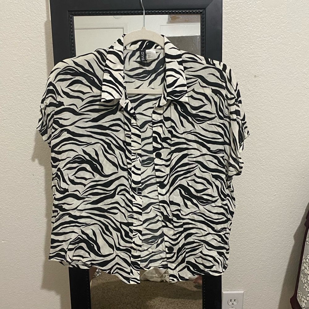 Zebra print short sleeve blouse.